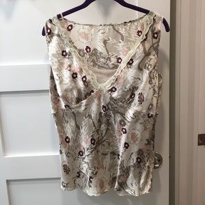 Sleeveless blouse - floral print
